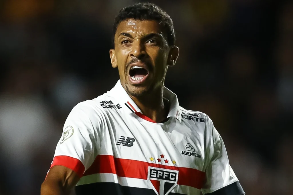 Luiz Gustavo faz forte desabafo e cobra diretoria do São Paulo