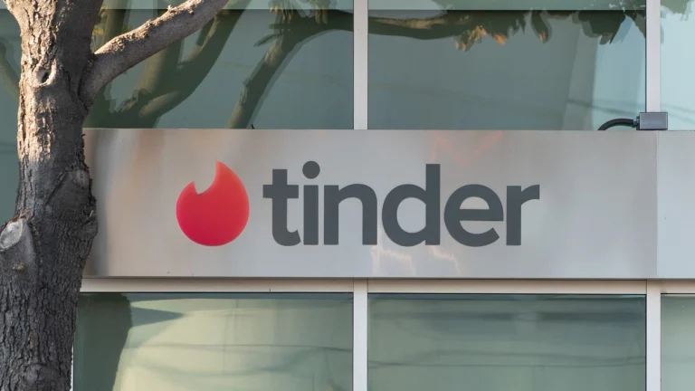 As duas bandas de rock mais citadas no Tinder Brasil em 2025