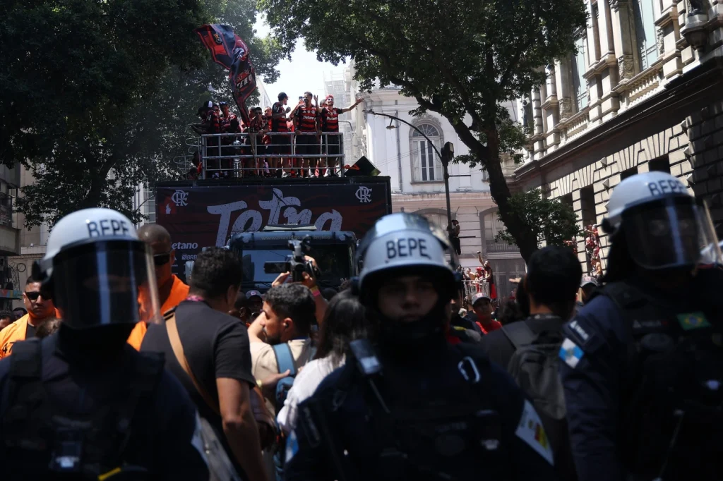 Confusão generalizada e euforia: veja como foi a festa do Flamengo