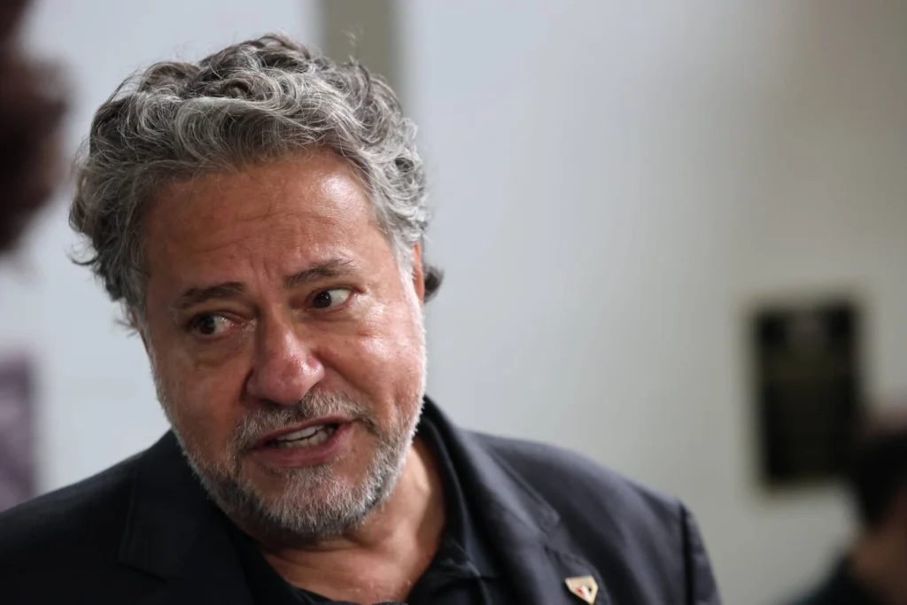 São Paulo FC conselheiros pedem impeachment de Casares agora com 57 assinaturas São Paulo FC conselheiros pedem impeachment de Casares agora com 57 assinaturas