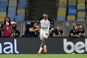 Memphis Depay marca 2º gol do Corinthians agora