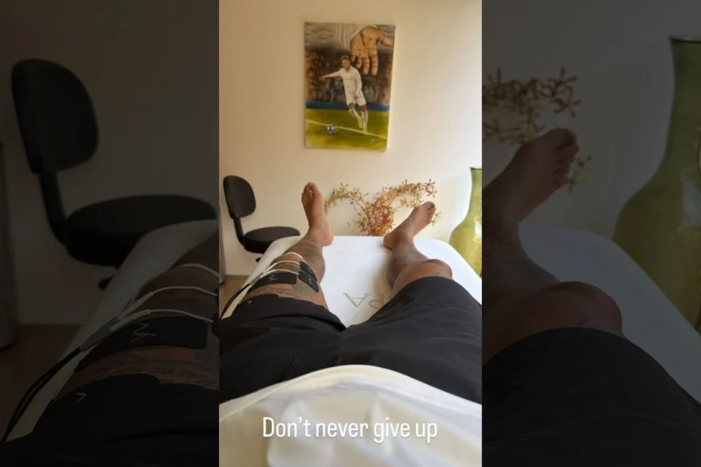 Neymar se reconecta Após cirurgia, agora no caminho da recuperação Neymar se reconecta Após cirurgia, agora no caminho da recuperação