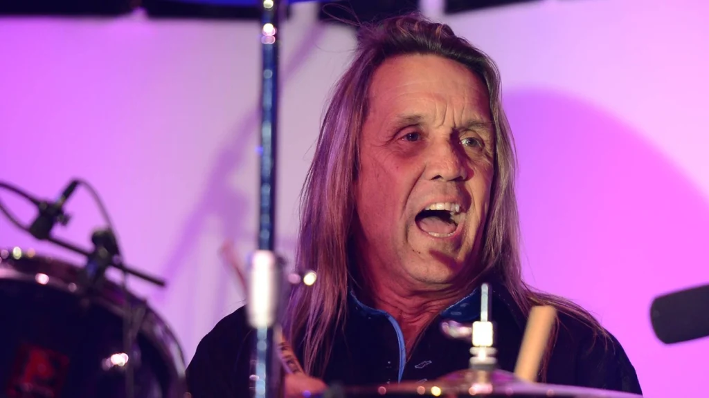 Nicko McBrain: um erro que salvou a carreira no Iron Maiden