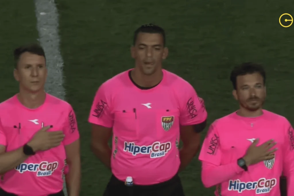 Brasiliense estoura com inédita explosão de patrocínios em uniforme da arbitragem Brasiliense estoura com inédita explosão de patrocínios em uniforme da arbitragem