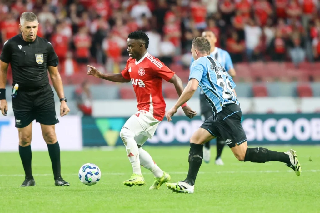 Inter ficou com a cartada e agora o Gre-Nal acontece no domingo Inter ficou com a cartada e agora o Gre-Nal acontece no domingo