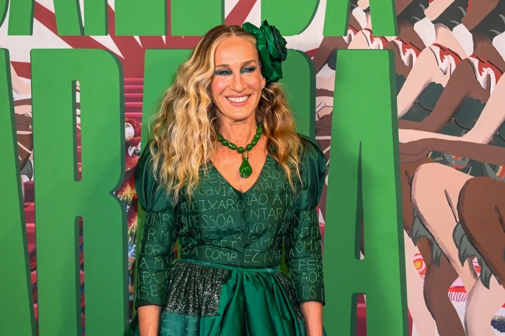 Famosos como Sarah Jessica Parker e Rick Martin invadem Baile da Arara no Carnaval do Rio hoje Famosos como Sarah Jessica Parker e Rick Martin invadem Baile da Arara no Carnaval do Rio hoje