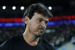 Vasco da Gama arrasa em estreia mas Diniz se mete em desentendimento com Nuno Moreira