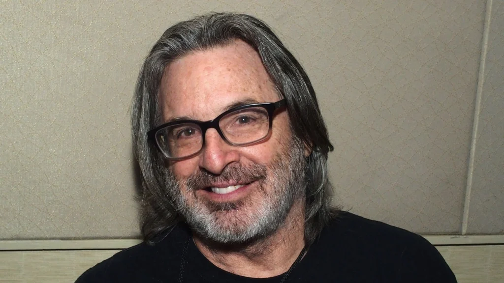 Robert Carradine, ator de Lizzie McGuire e Vingança dos Nerds, morre aos 71 anos após luta corajosa com saúde mental Robert Carradine, ator de Lizzie McGuire e Vingança dos Nerds, morre aos 71 anos após luta corajosa com saúde mental