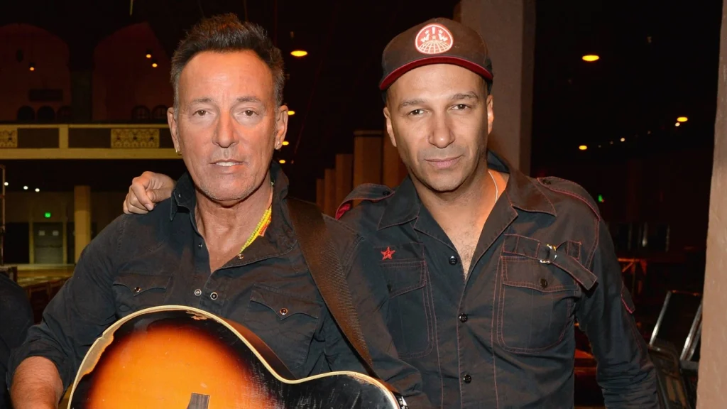 Hoje mais que nunca – Tom Morello e Bruce Springsteen em palco unidos Hoje mais que nunca - Tom Morello e Bruce Springsteen em palco unidos