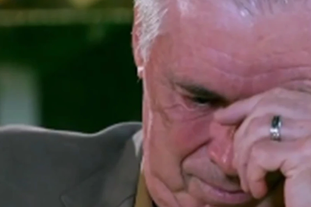 Ancelotti chora ao falar da família hoje na tv