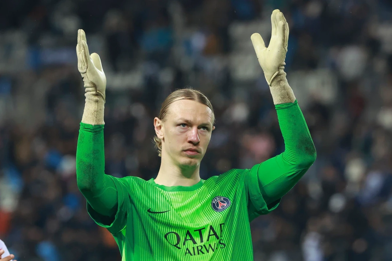 Goleiro do PSG Safonov Recusa Oferta Erótica e Esposa Dá Resposta Surpreendente Antes da Final da Champions