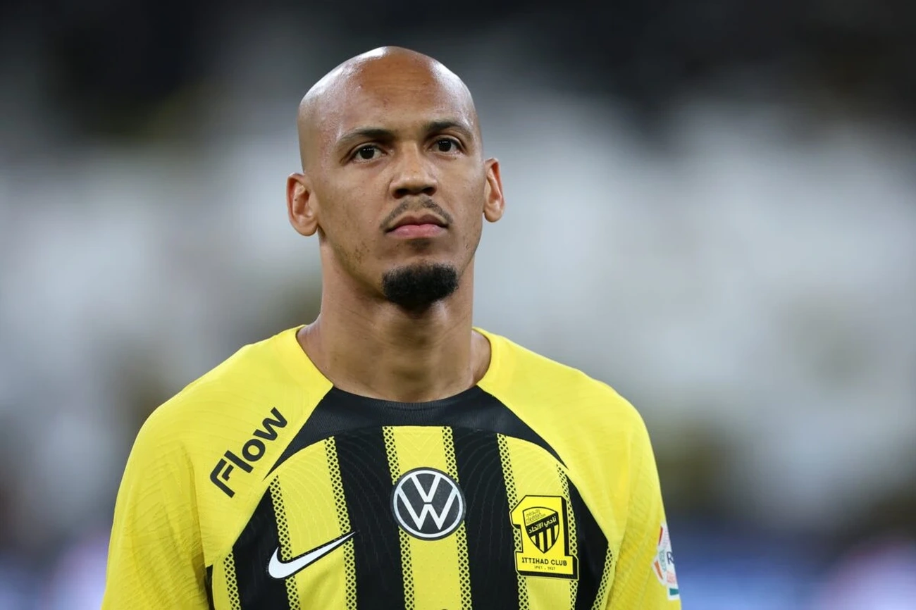 Fabinho agora livre no mercado após Copa do Mundo, 5 títulos e 300 jogos de experiência