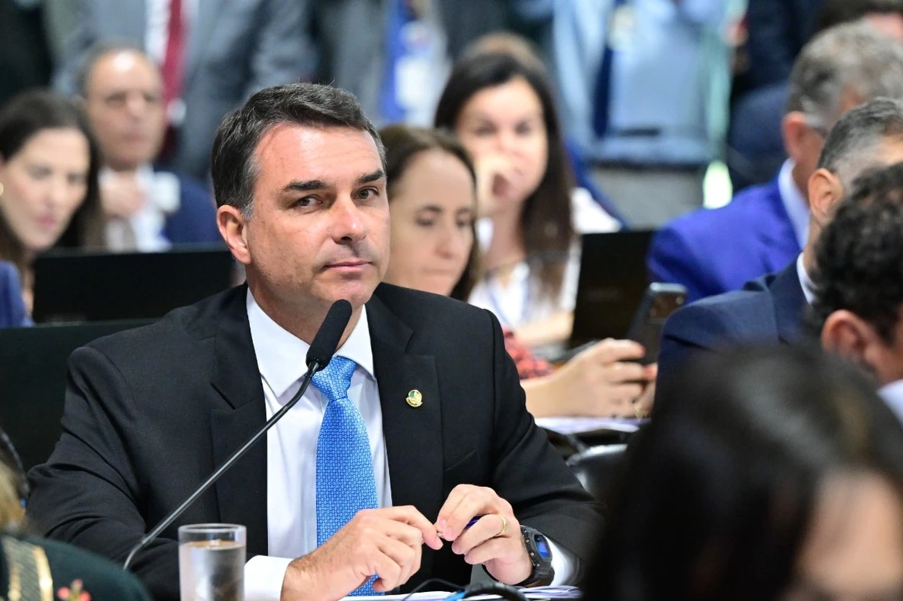 PF analisa representação contra Flávio Bolsonaro agora