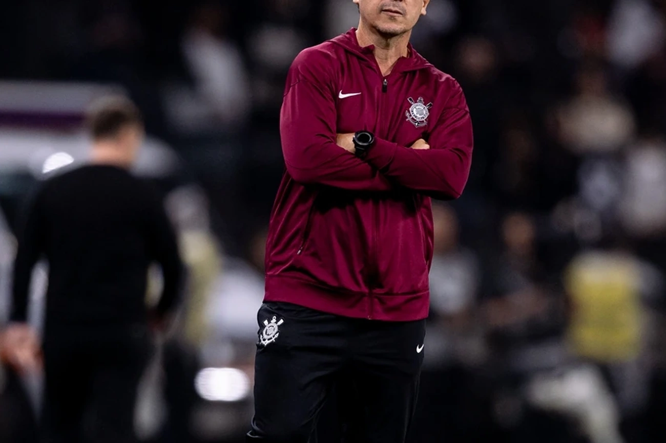 Diniz fala sobre fracasso na Libertadores, vaias a Yuri após recusa ao Corinthians