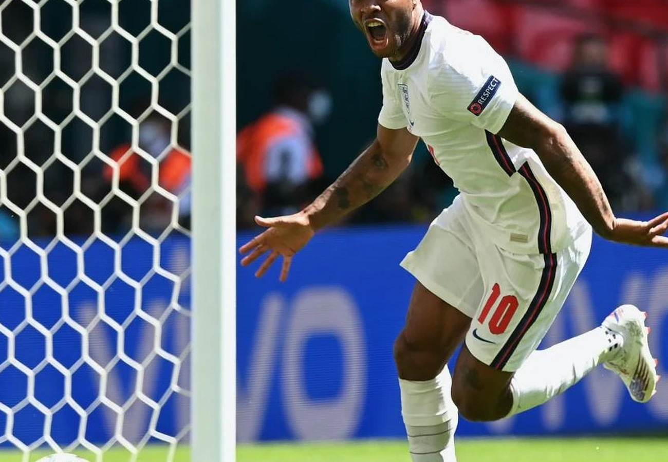 Sterling preso agora após acidente de trânsito