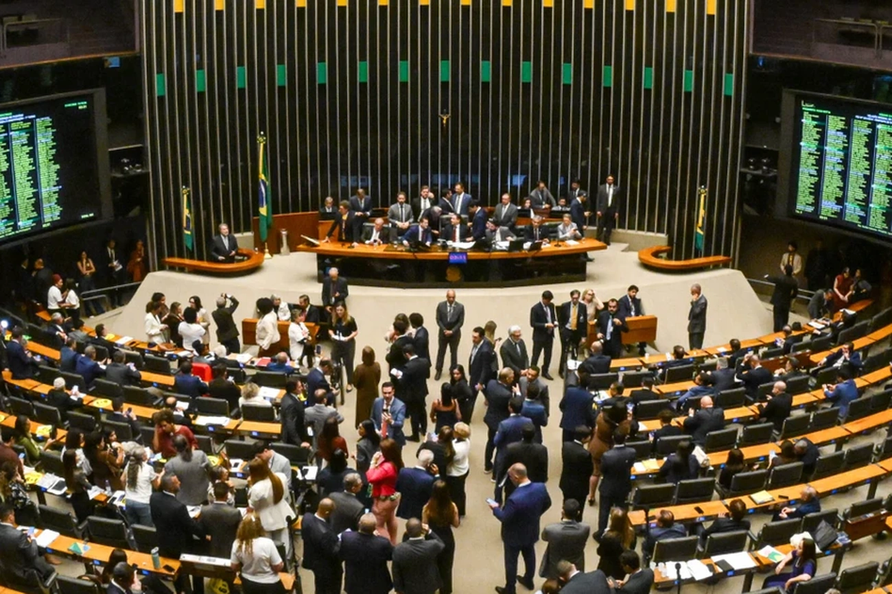 Fim da escala 6×1 aprovado agora com 472 votos a favor
