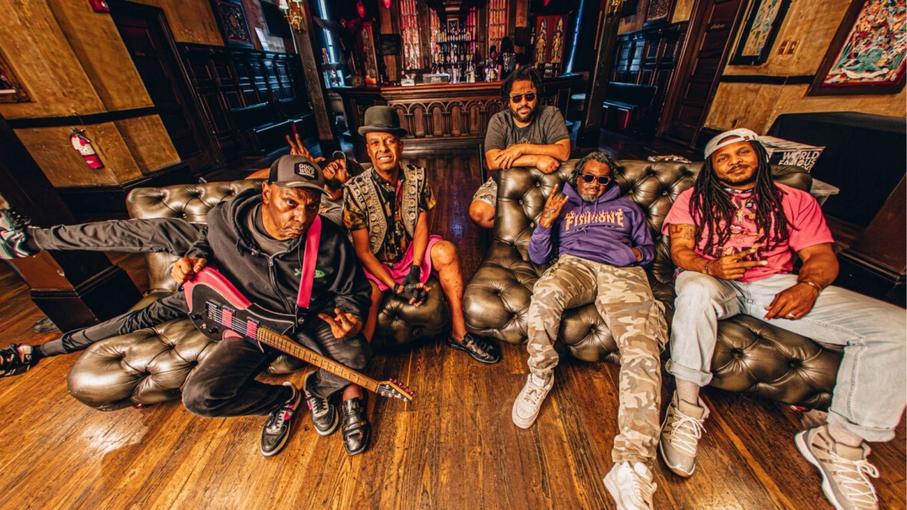 Fishbone Volta com Stockholm Syndrome: Punk, Ska e Crítica Social em Uma Noite de Alta Intensidade Hoje em São Paulo