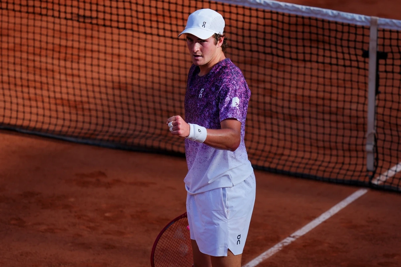 João Fonseca avança em Roland Garros após vencer Luka Pavlovic