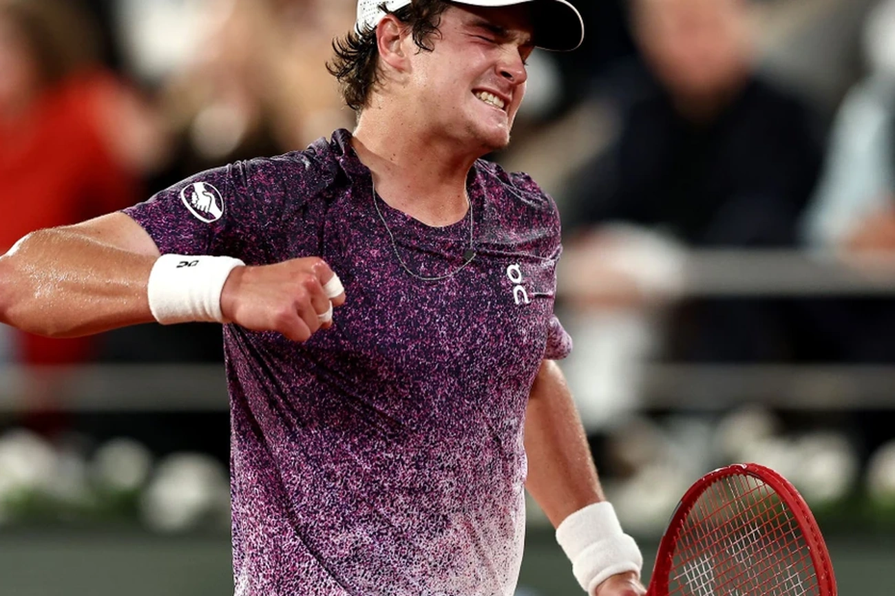 João Fonseca surpreende e vai às quartas de Roland Garros hoje após vencer Casper Ruud
