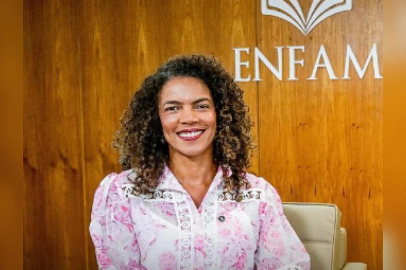 Primeira mulher negra assume cargo inédito na Escola Nacional de Magistrados hoje