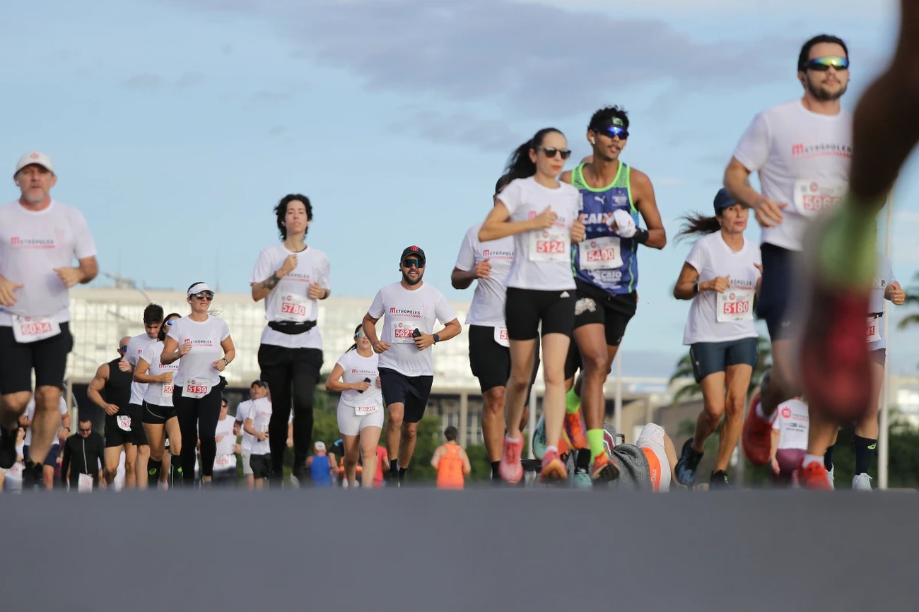 Descubra seu gasto calórico no Metrópoles Endurance Corrida agora e prepare-se para queimar até 930 kcal em 15 km hoje mesmo