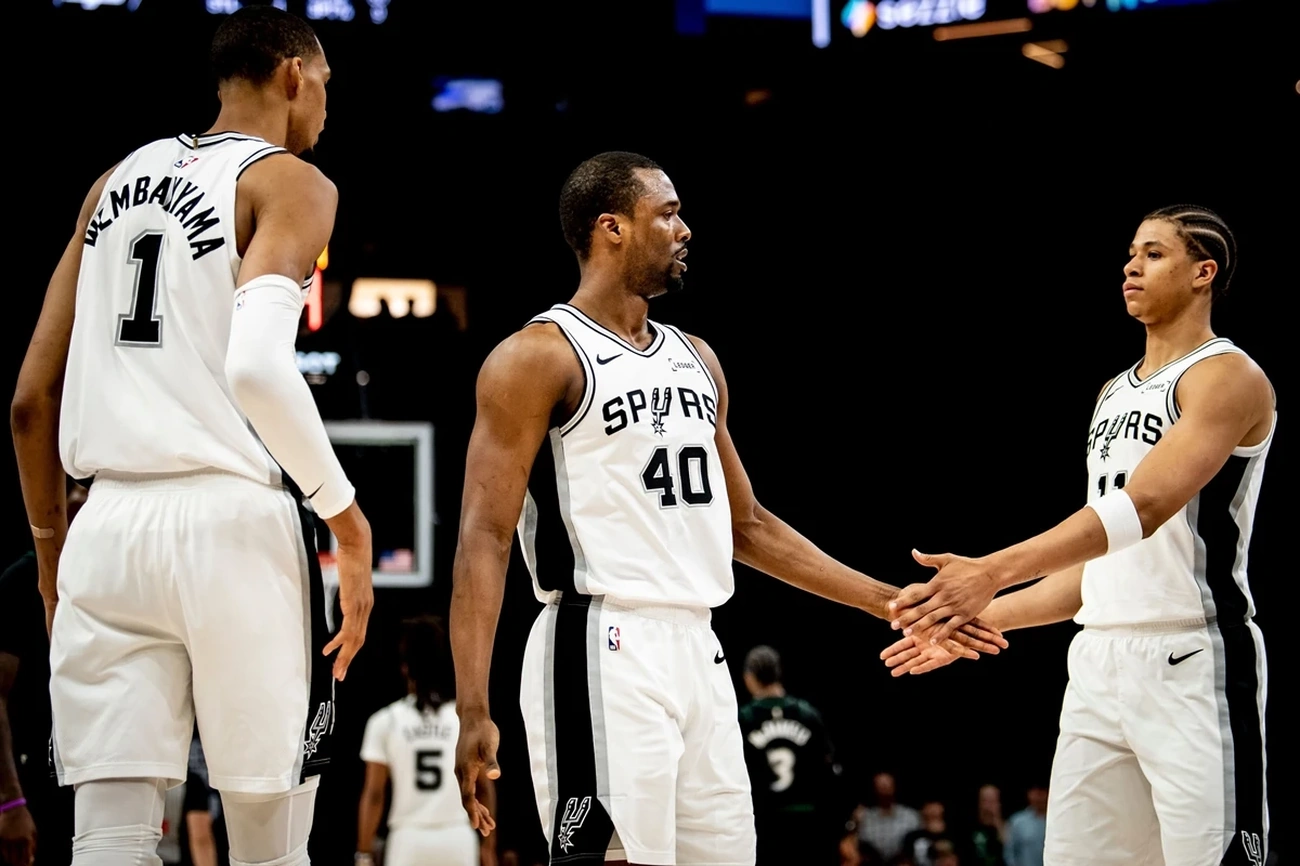 Knicks alcança a grande vitória e Spurs lidera os playoffs da NBA