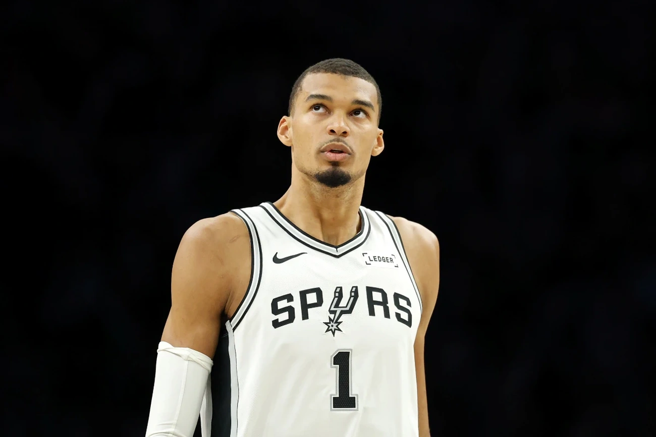 Wembanyama é expulso em jogo decisivo da NBA hoje, veja vídeo do lance