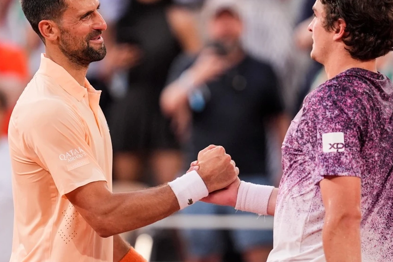 João Fonseca quebra jejum de 16 anos e derrota Djokovic em emocionante Roland Garros