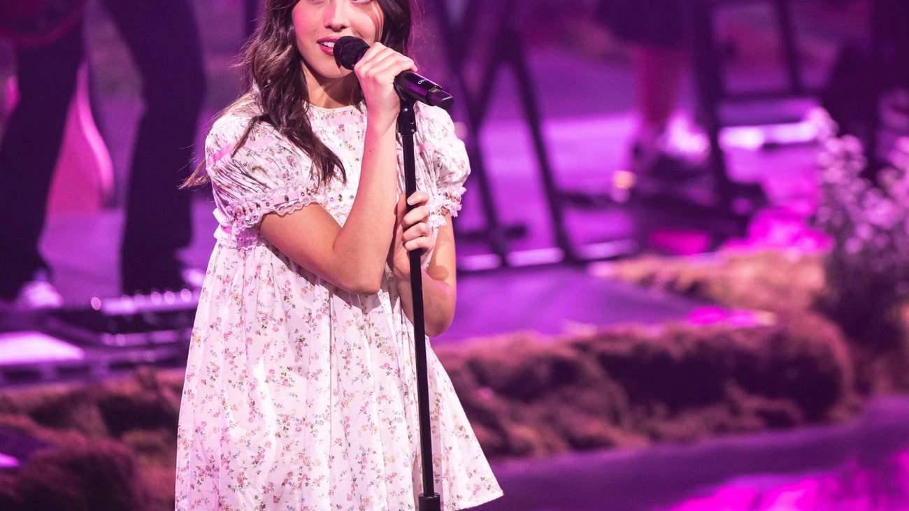 Olivia Rodrigo fala sobre polemica de vestidos babydoll e pedofilia hoje