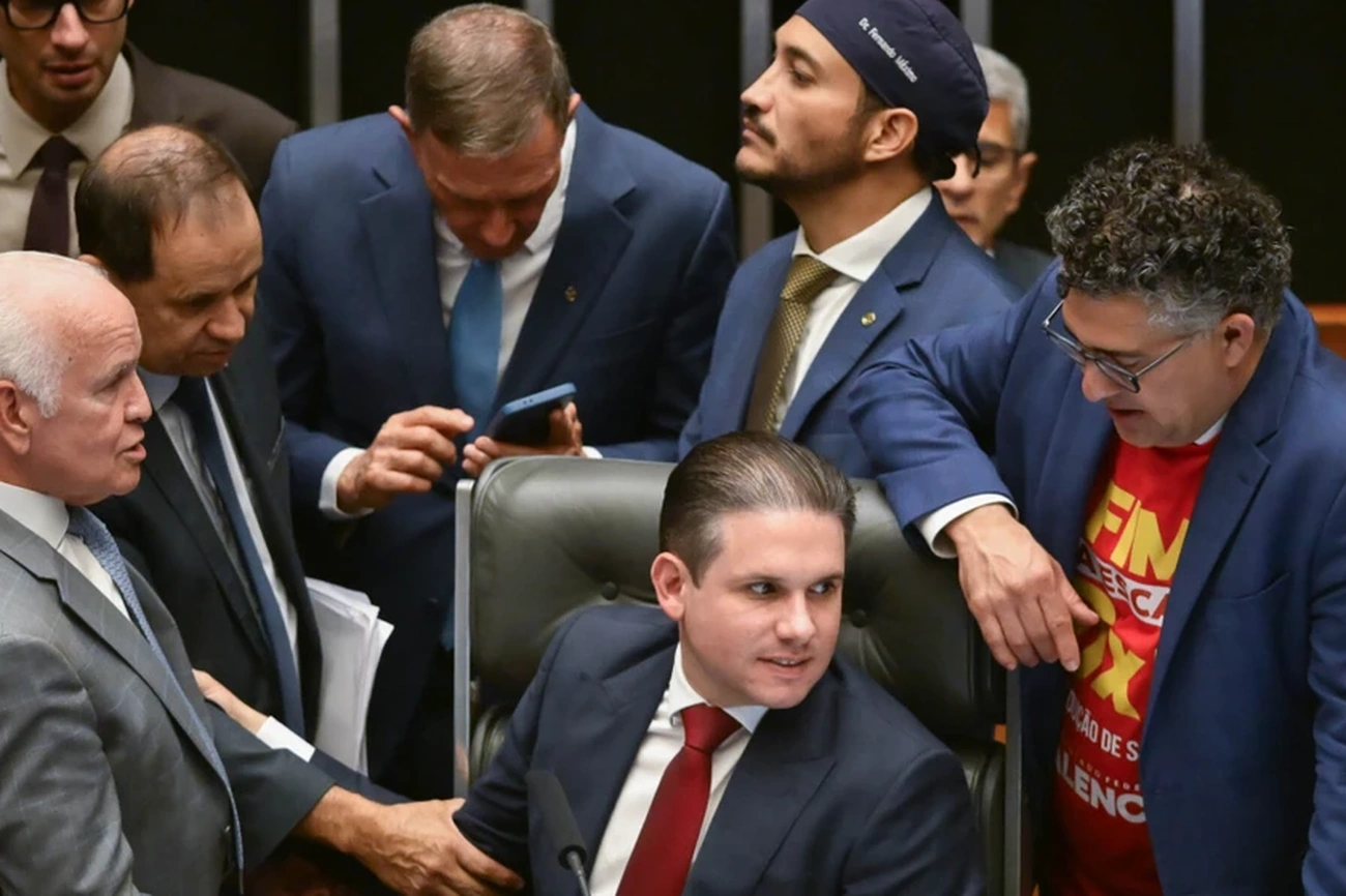 Governo Lula luta para acabar com a escala de trabalho 6×1, com mudanças que impactam 44 horas de trabalho semanal