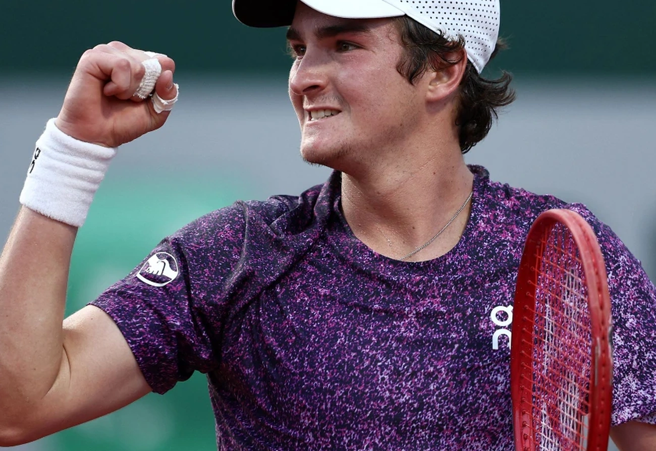 João Fonseca surpreende o mundo ao derrotar Djokovic e chegar às oitavas de final em Roland Garros