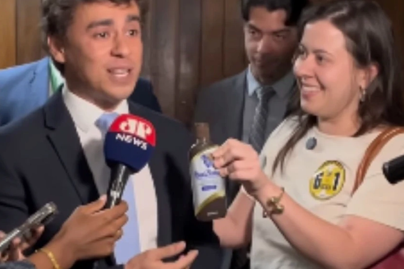 Sâmia entrega óleo de peroba a Nikolas Ferreira agora veja o motivo