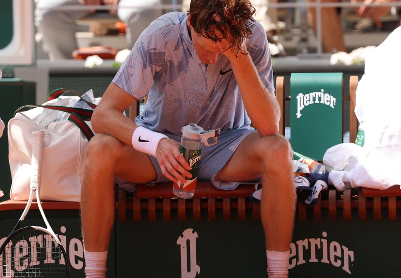Sinner surpreende e cai em Roland Garros, Cerúndolo faz virada histórica hoje