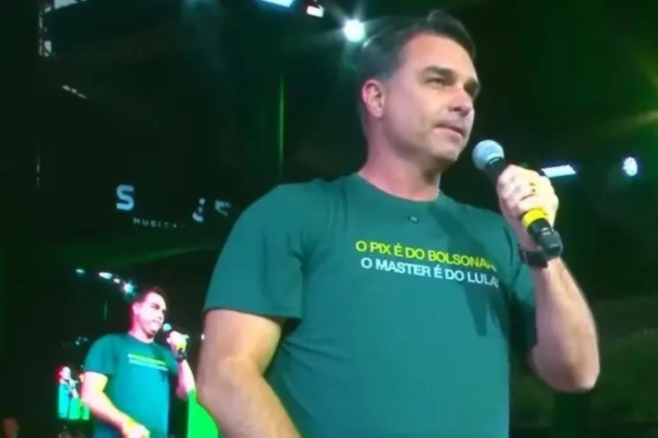 Flávio Bolsonaro se recupera após áudio de escândalo