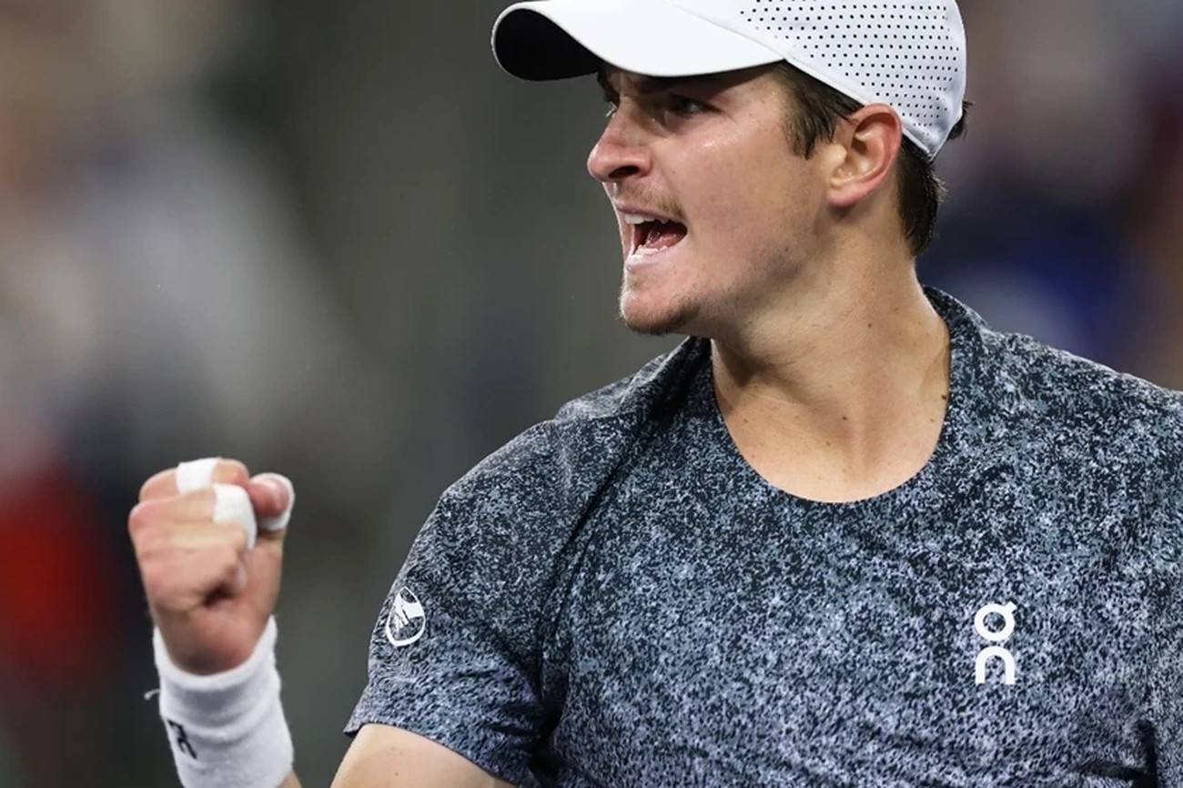 João Fonseca vira herói com histórica vitória sobre Djokovic e muda o mapa do tênis